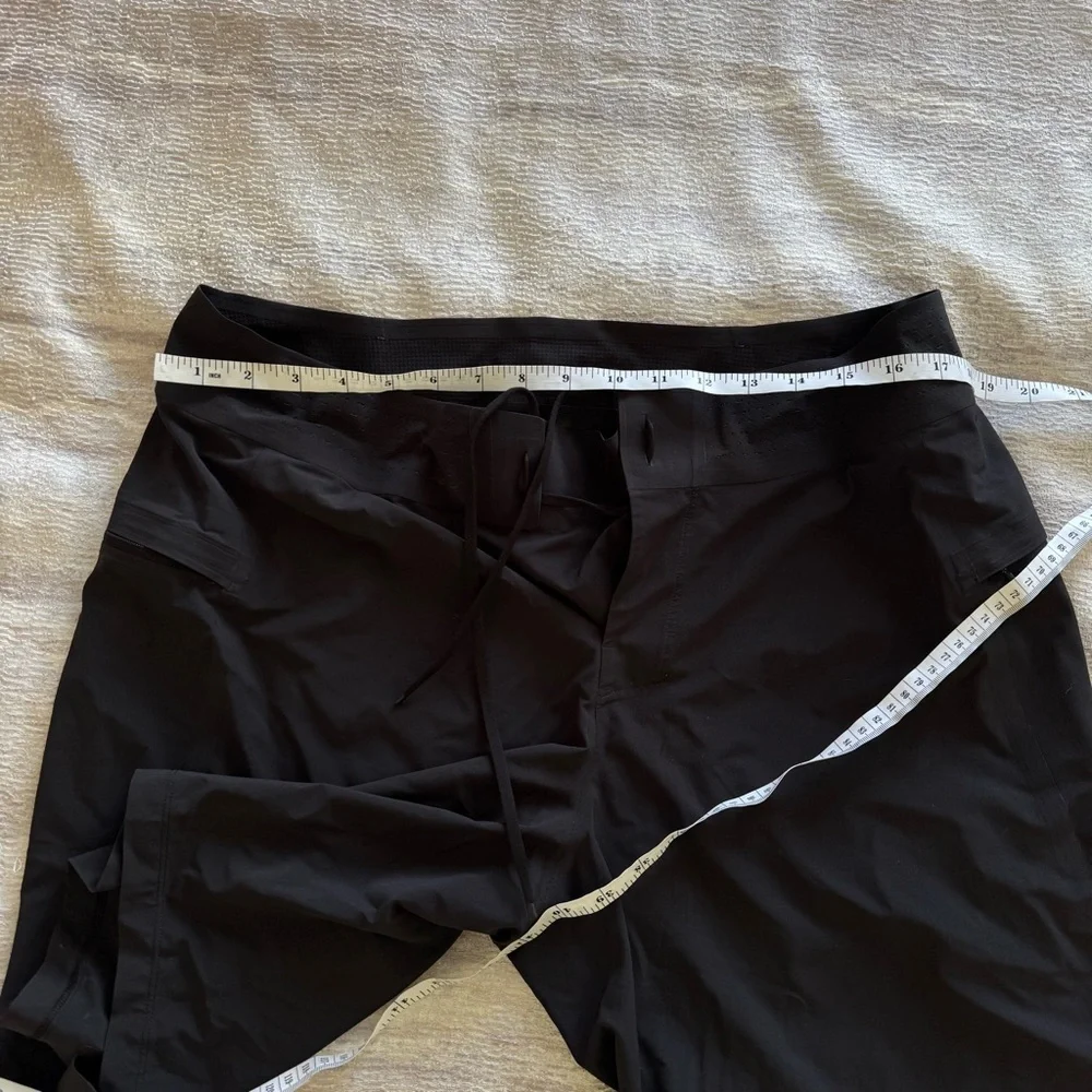 LULULEMON Black Men Casual Shorts, Size 34